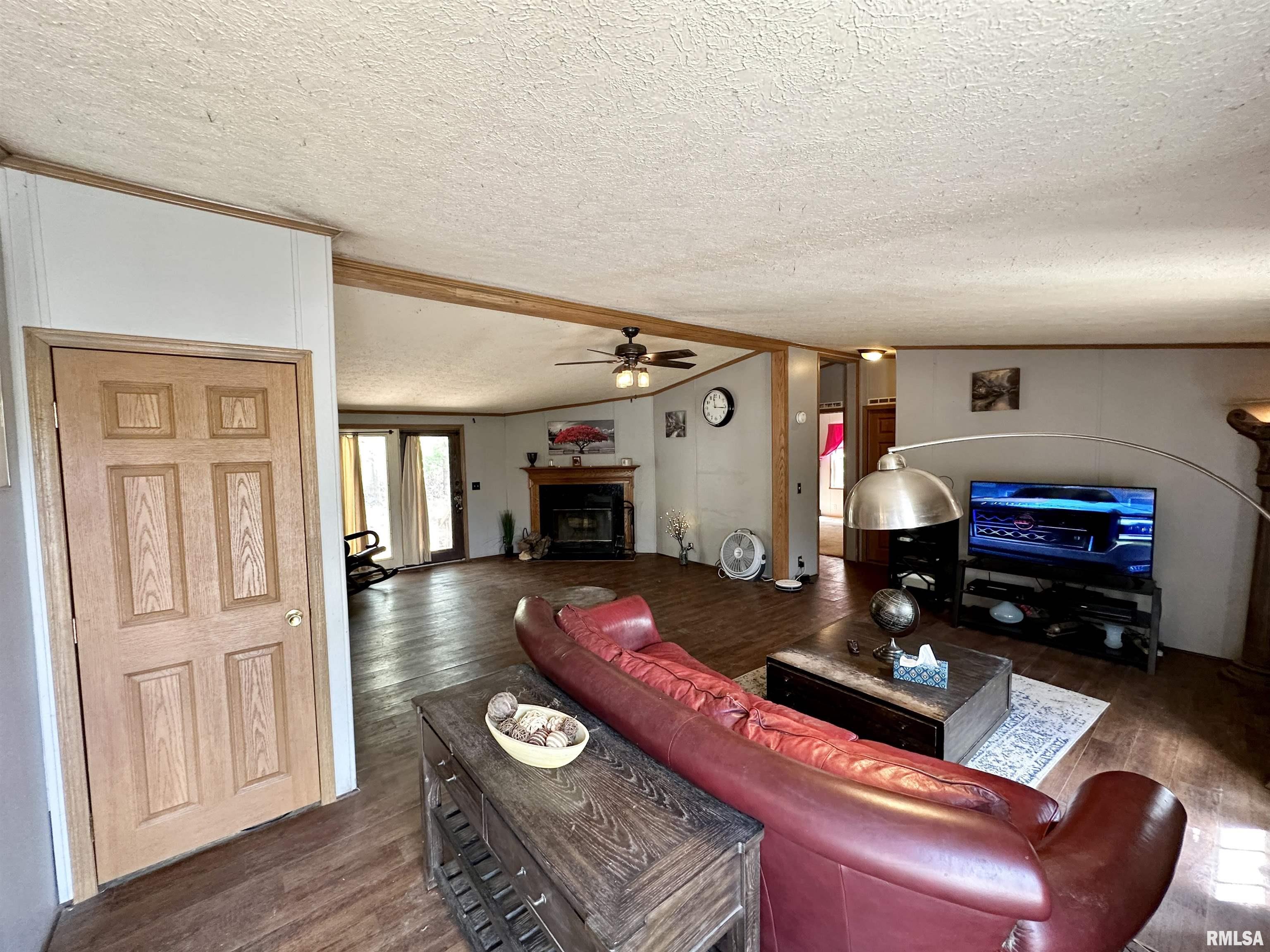 445 Hillview Road Winchester, IL 62694 - Photo 4 of 36