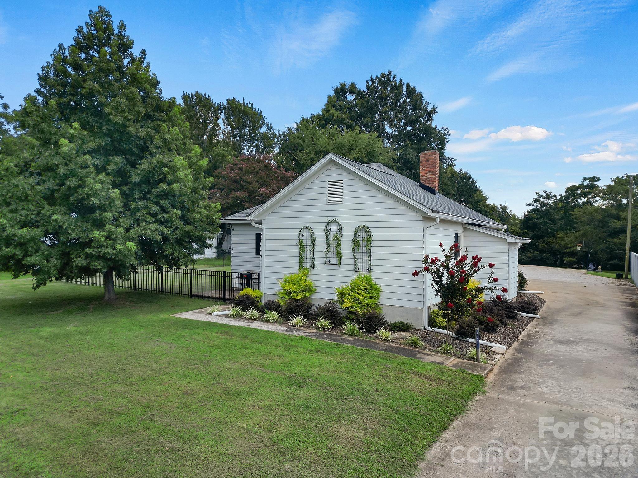 207 Faulkner Street Clover, SC 29710 - Photo 3 of 43