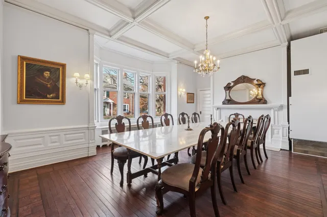 $1,250,000 | 490 Summit Avenue, St. Paul, MN 55102