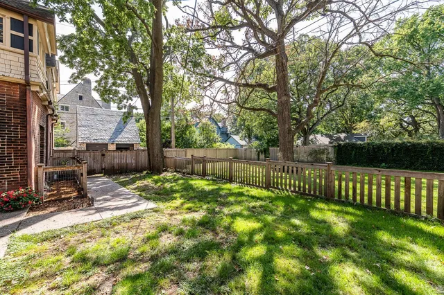 $1,250,000 | 490 Summit Avenue, St. Paul, MN 55102