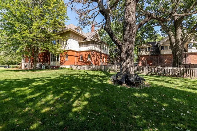 $1,250,000 | 490 Summit Avenue, St. Paul, MN 55102
