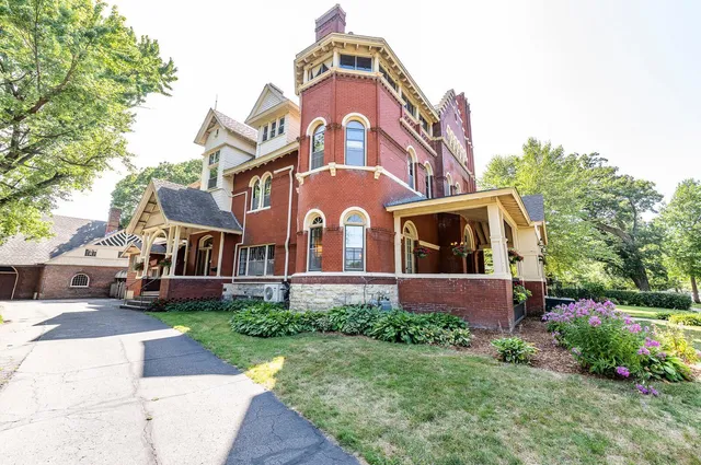 $1,250,000 | 490 Summit Avenue, St. Paul, MN 55102