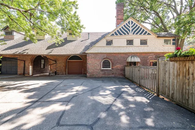 $1,250,000 | 490 Summit Avenue, St. Paul, MN 55102