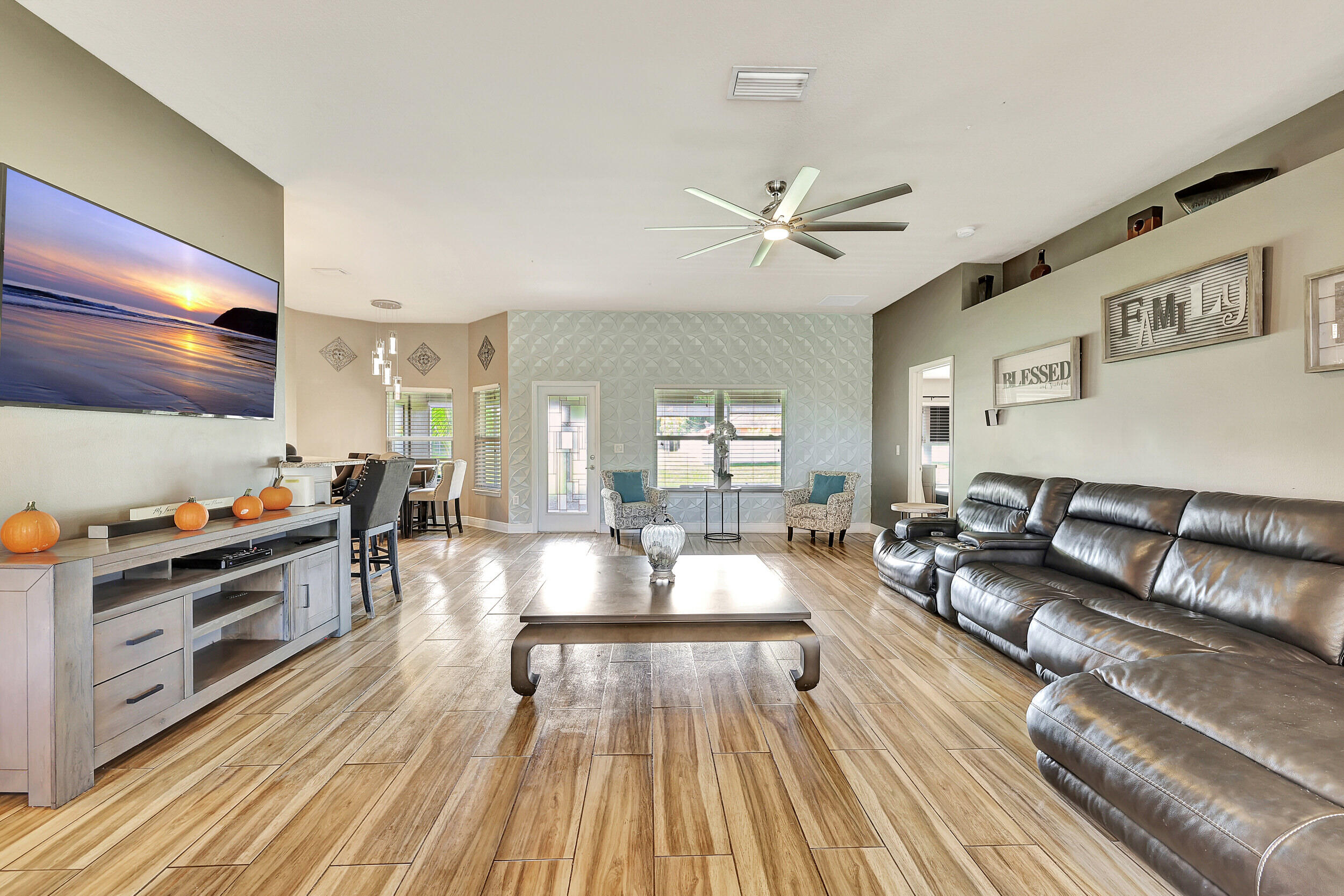 236 Southwest Covington Road Port St. Lucie, FL 34953 - Photo 5 of 39 LIVING ROOM