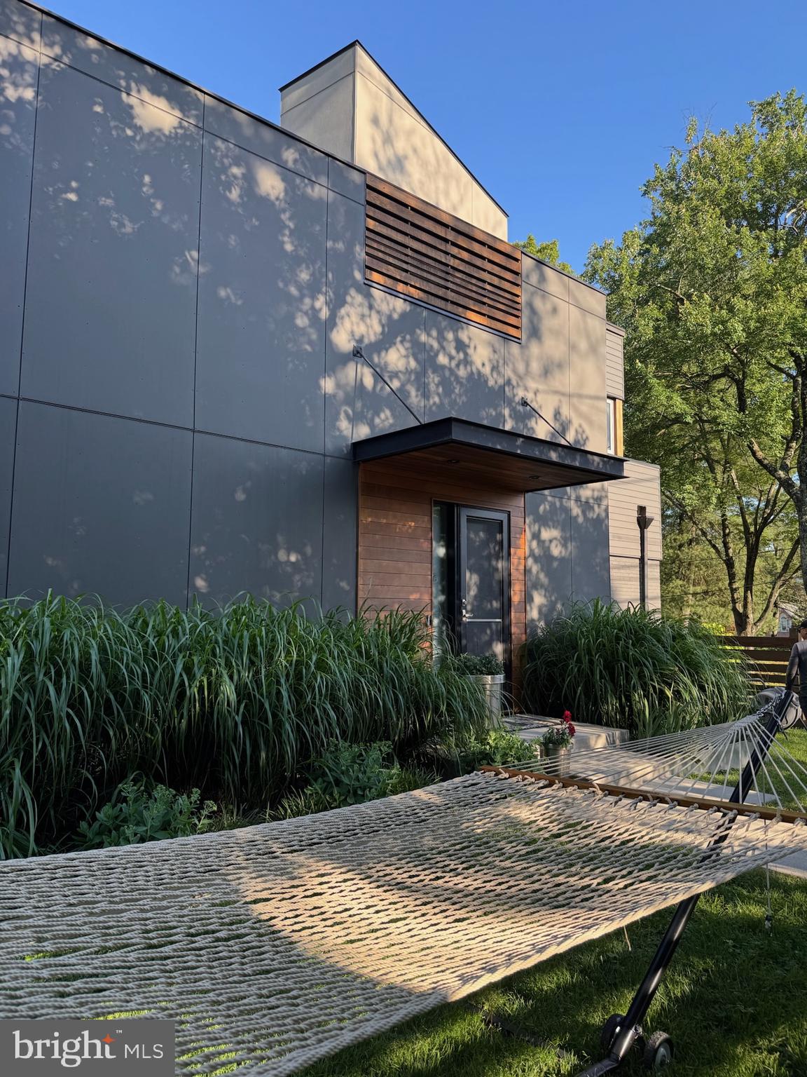 5929 Onondaga Road Bethesda, MD 20816 - Photo 40 of 47 a view of a house with backyard and garden