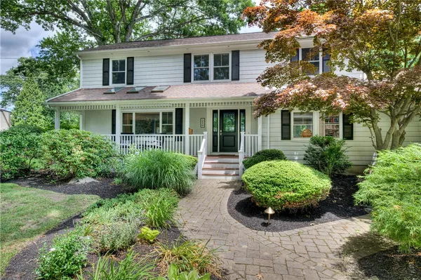 $1,099,000 | 22 Pinetop Road, Barrington, RI 02806