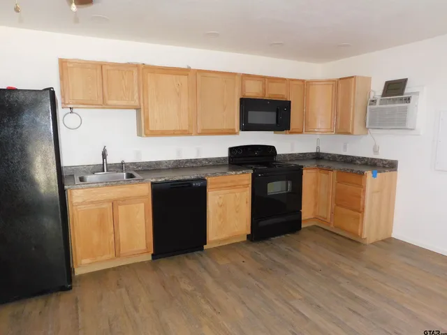 $1,000 | 305 B Arthur Street, Lindale, TX 75771