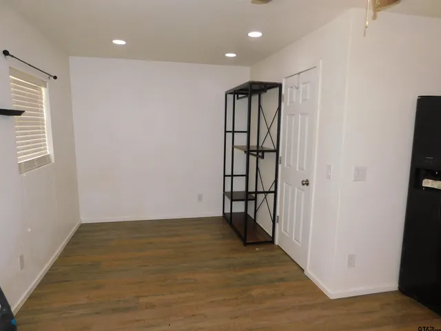 $1,000 | 305 B Arthur Street, Lindale, TX 75771