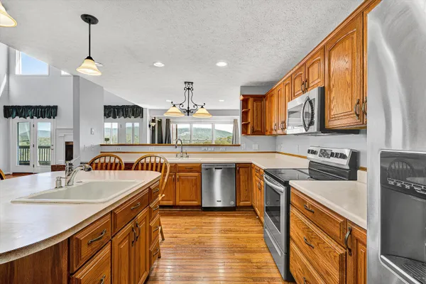 $580,000 | 312 Horseshoe Farm Road, Pembroke, VA 24136