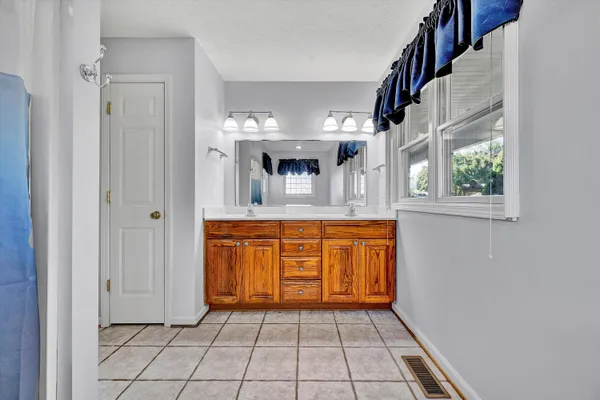 $580,000 | 312 Horseshoe Farm Road, Pembroke, VA 24136