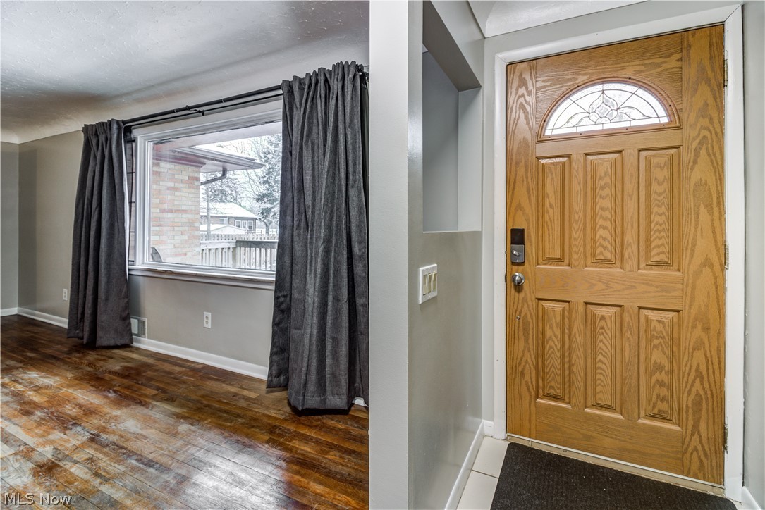 12353 Huffman Road Cleveland, OH 44130 - Photo 4 of 32 Gallery Image 4