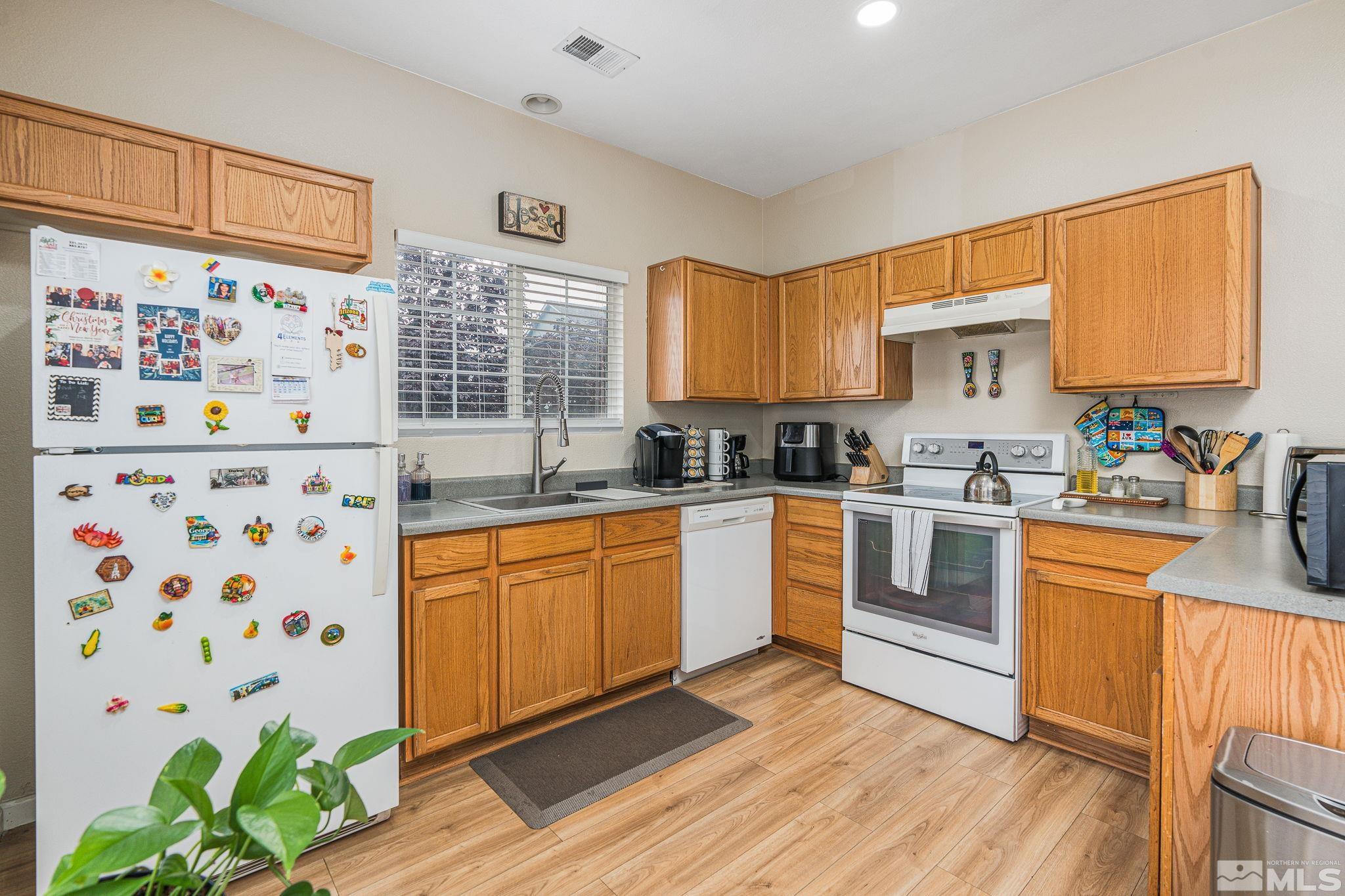 9435 Stoney Creek Way Reno, NV 89506 - Photo 10 of 25 Photo 10