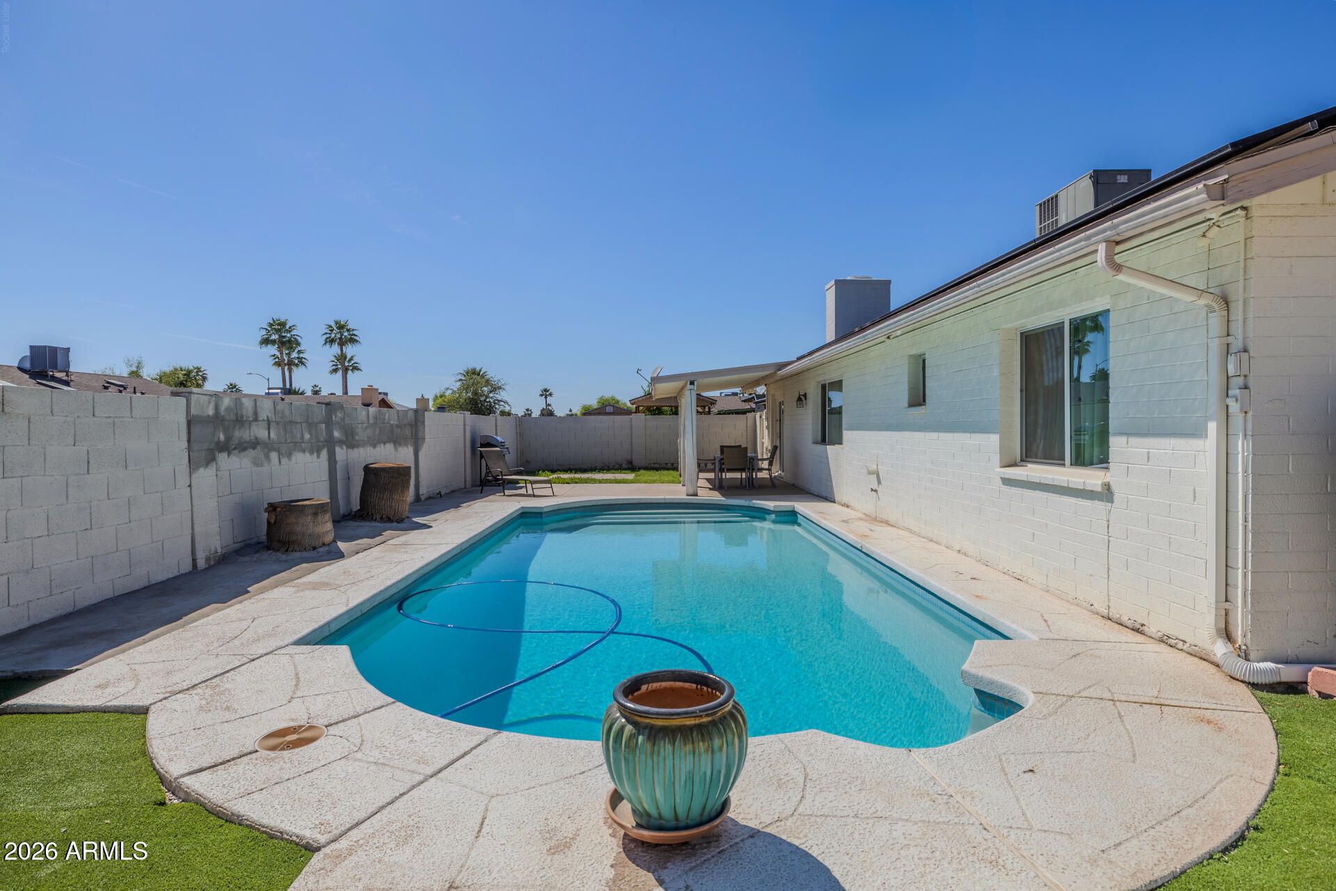 3101 West Shangri-la Road Phoenix, AZ 85029 - Photo 35 of 37 a view of a backyard with table and chairs