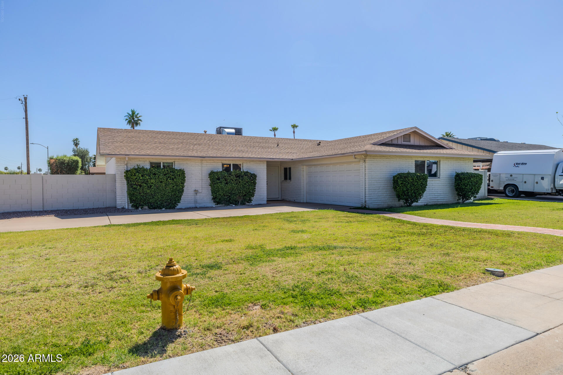 3101 West Shangri-la Road Phoenix, AZ 85029 - Photo 5 of 37 a front view of a house with swimming pool