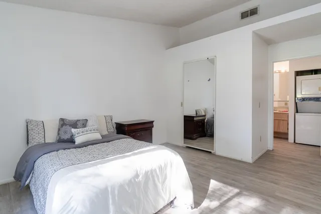 a view of a yard in front of the house