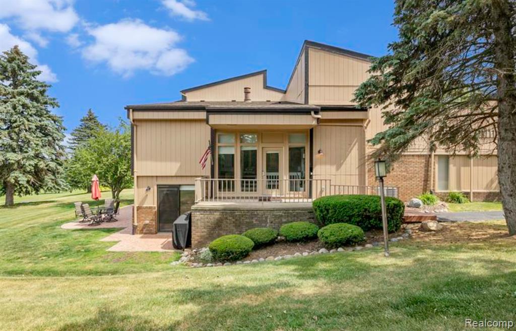 998 Golfview Court Rochester Hills, MI 48307 - Photo 1 of 22