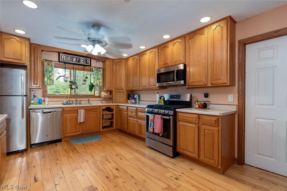 16105 Madison Road Middlefield, OH 44062 - Photo 7 of 35 All stainless appliances stay!