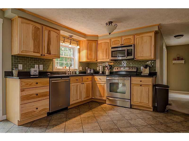 28 Oak Ridge Drive Standish, ME 04084 - Photo 15 of 35 Kitchen.