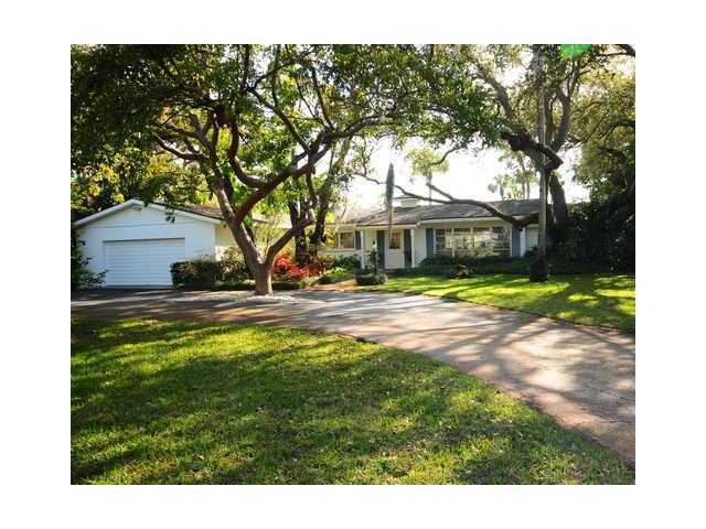 116 East Riverside Drive Jupiter, FL 33469 - Photo 1 of 25 Primary Photo