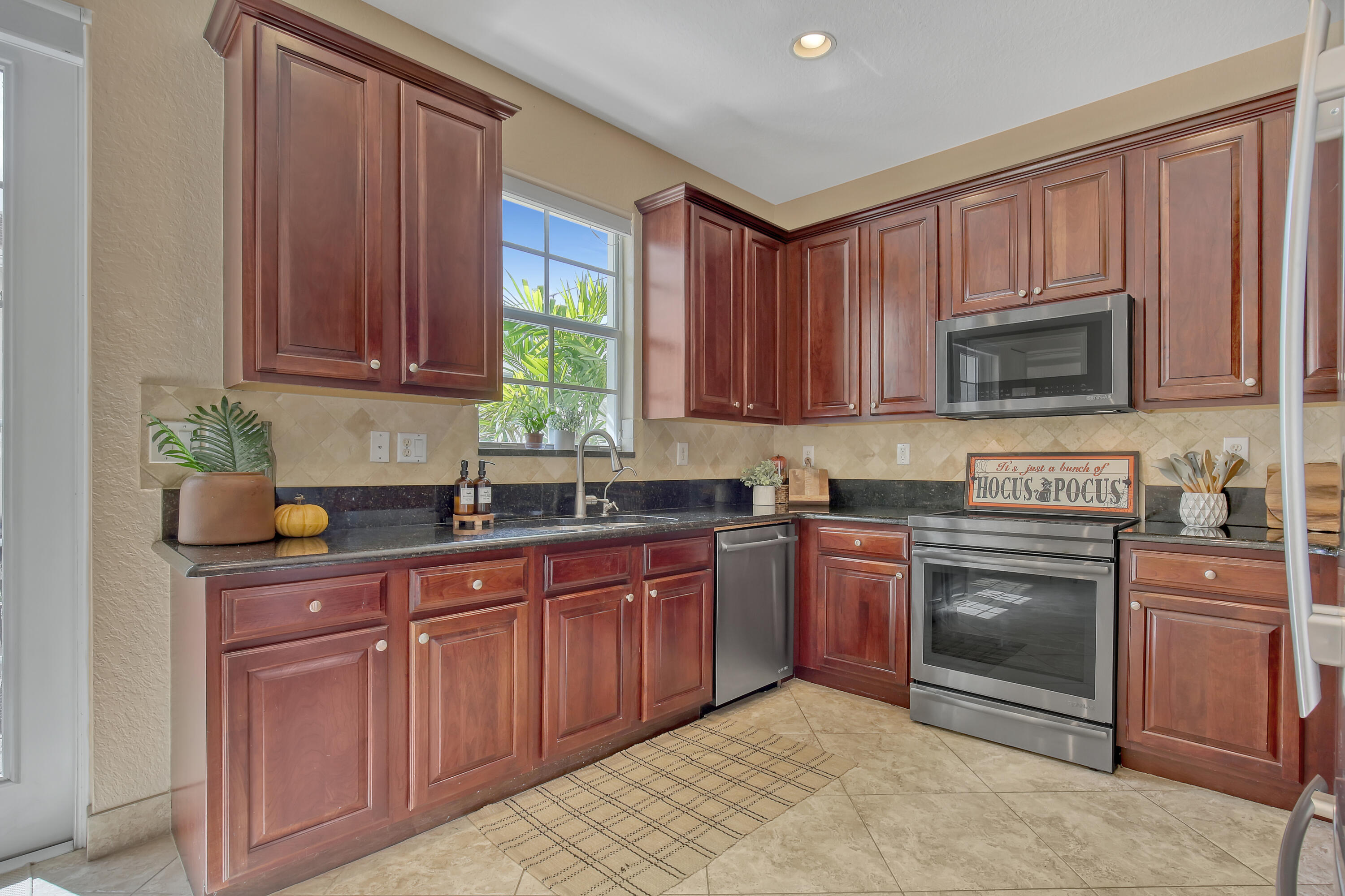 147 Mulligan Place Jupiter, FL 33458 - Photo 14 of 58 6C97A6C9-E6F4-4D69-8D83-2ABA0F703342
