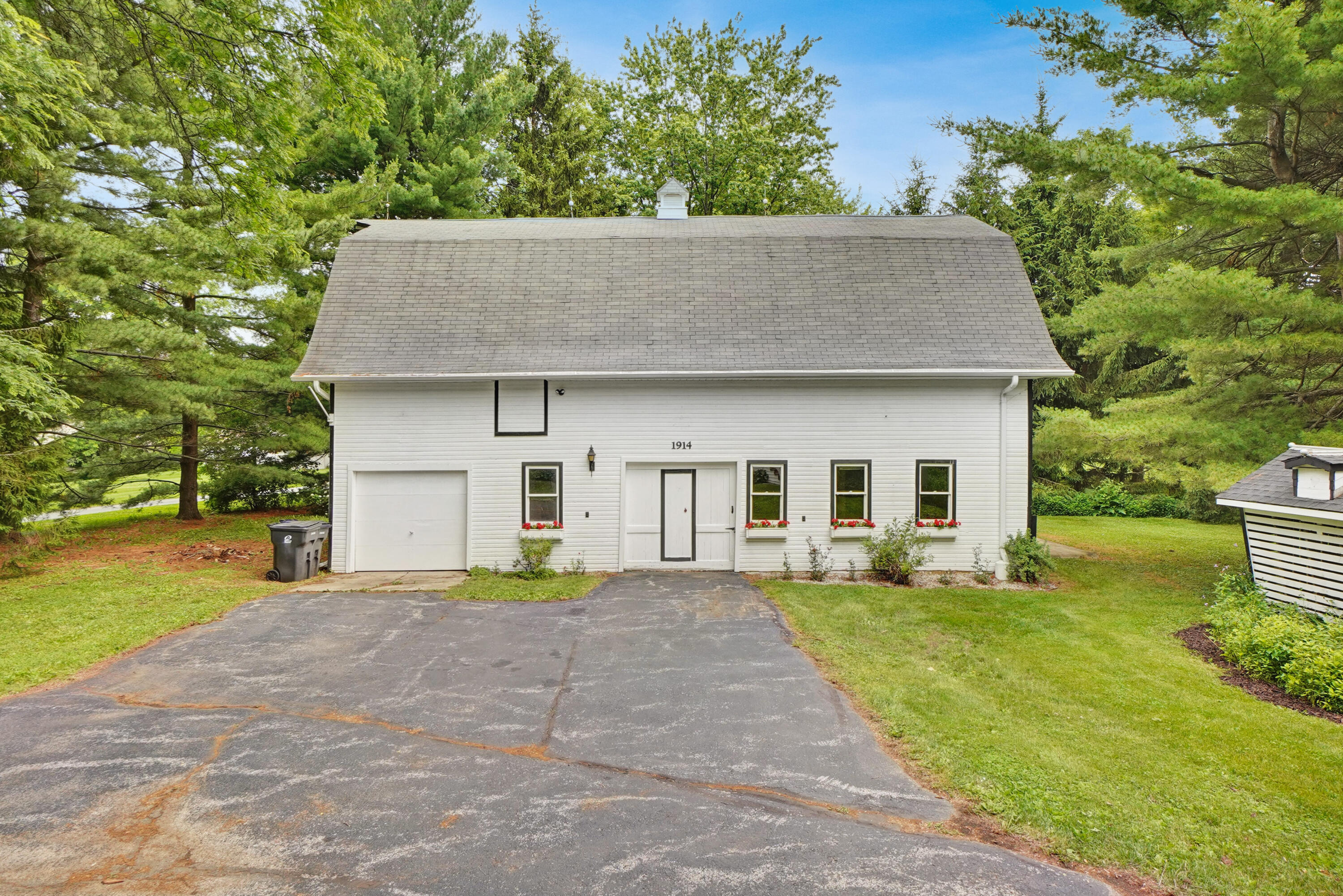 156 Felix Street Wales, WI 53183 - Photo 2 of 39 Barn