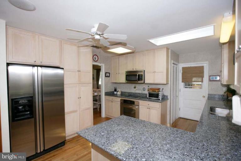 13305 Darnestown Road Gaithersburg, MD 20878 - Photo 13 of 25 Kitchen #2
