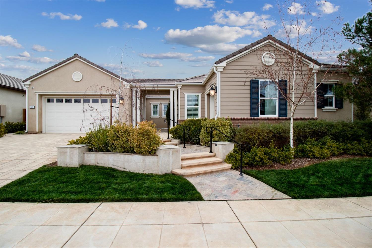 583 Crescent Lane Madera, CA 93636 - Photo 1 of 30