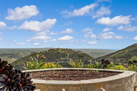 $6,300,000 | 18233 Via Ambiente, Rancho Santa Fe, CA 92067