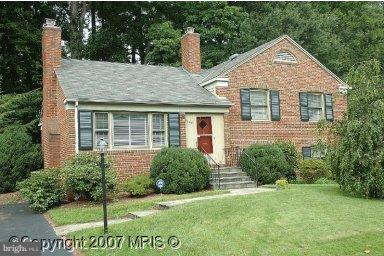 5308 Atlee Place Springfield, VA 22151 - Photo 1 of 14 a house view with a garden space