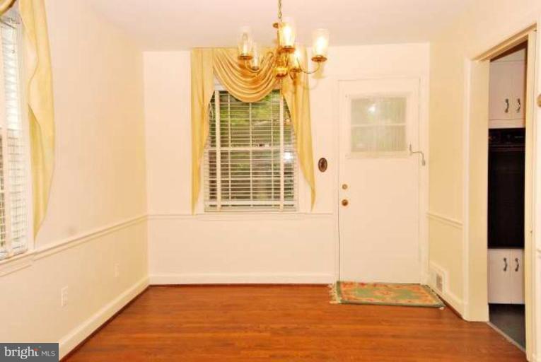 5308 Atlee Place Springfield, VA 22151 - Photo 7 of 14 a view of a livingroom with wooden floor and a ceiling fan