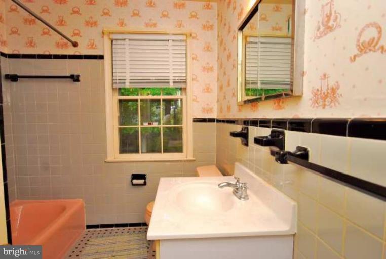 5308 Atlee Place Springfield, VA 22151 - Photo 10 of 14 a bathroom with a sink and a window