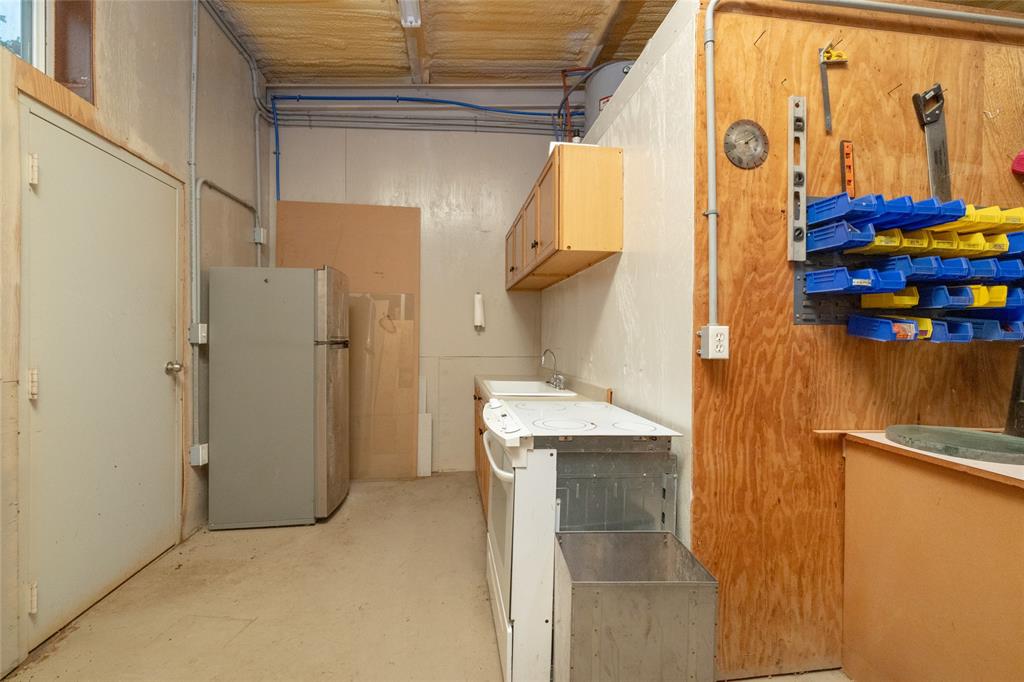 405 Kimbrough Road Azle, TX 76020 - Photo 32 of 39 a view of walk in closet