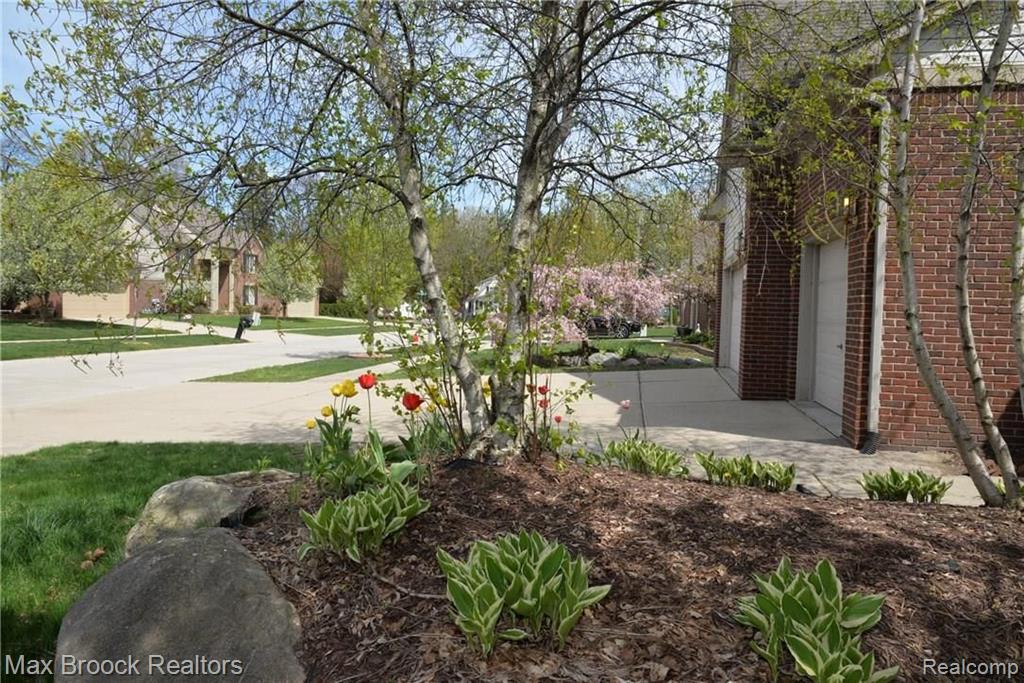 2407 Jackson Drive Rochester Hills, MI 48309 - Photo 6 of 56