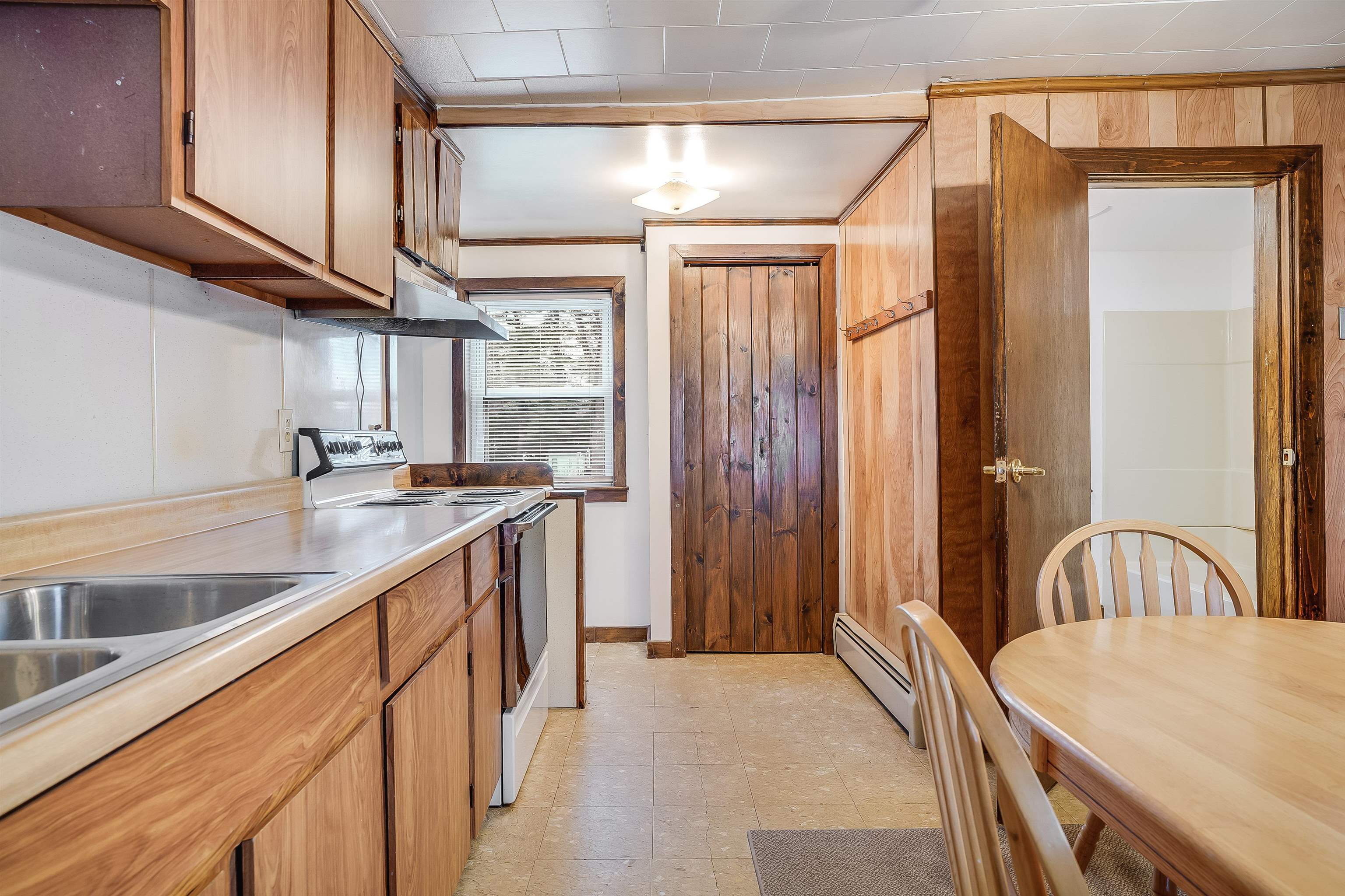 1722 Candia Road Manchester, NH 03104 - Photo 14 of 38