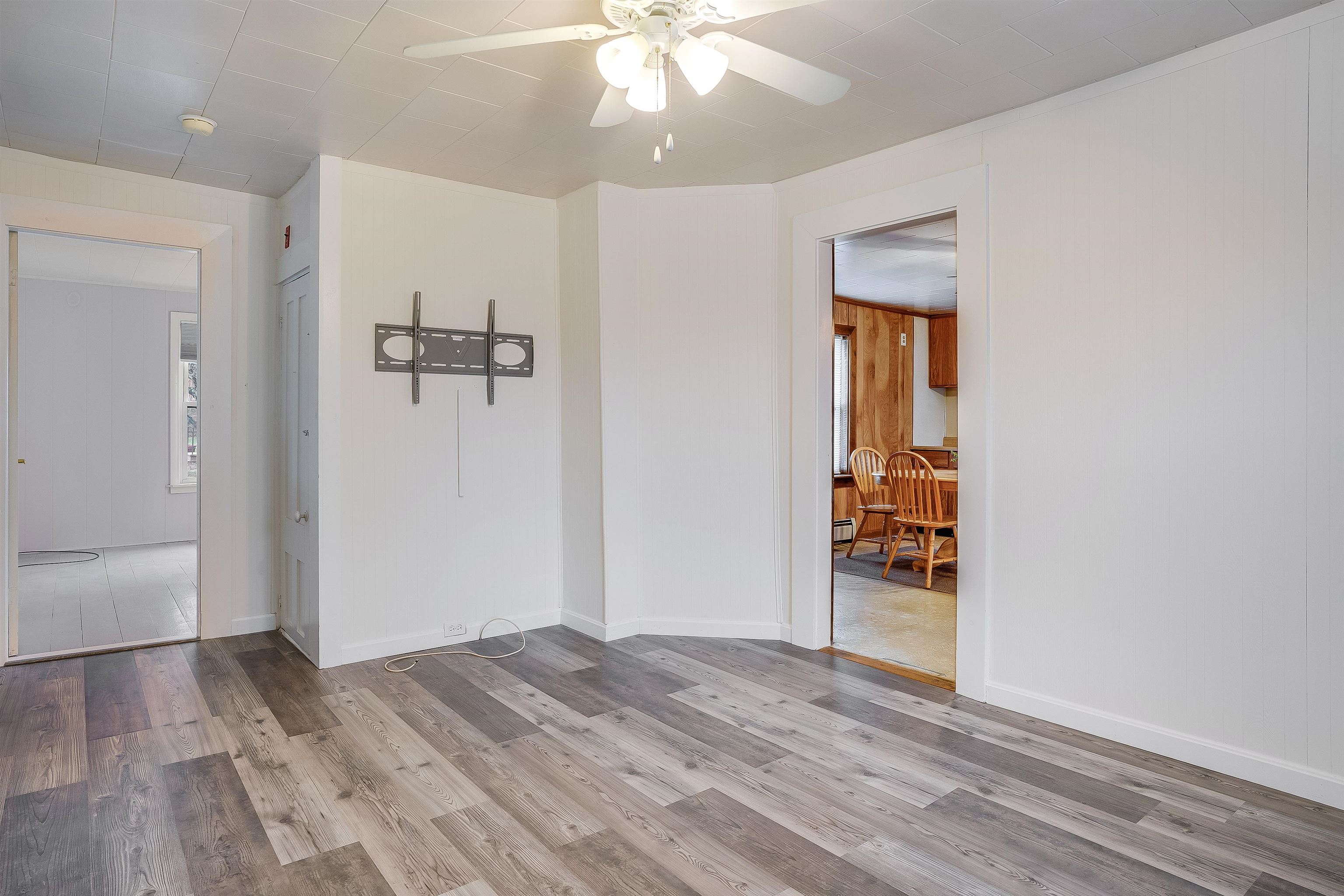 1722 Candia Road Manchester, NH 03104 - Photo 5 of 38