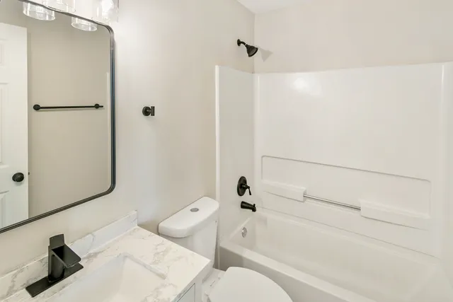 $2,495 | 2513 Arcadia Circle, Naperville, IL 60540