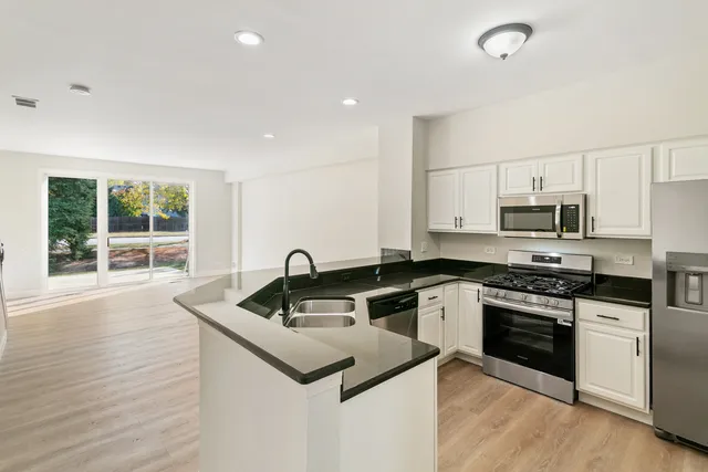 $2,495 | 2513 Arcadia Circle, Naperville, IL 60540