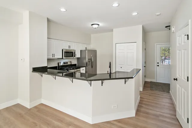 $2,495 | 2513 Arcadia Circle, Naperville, IL 60540