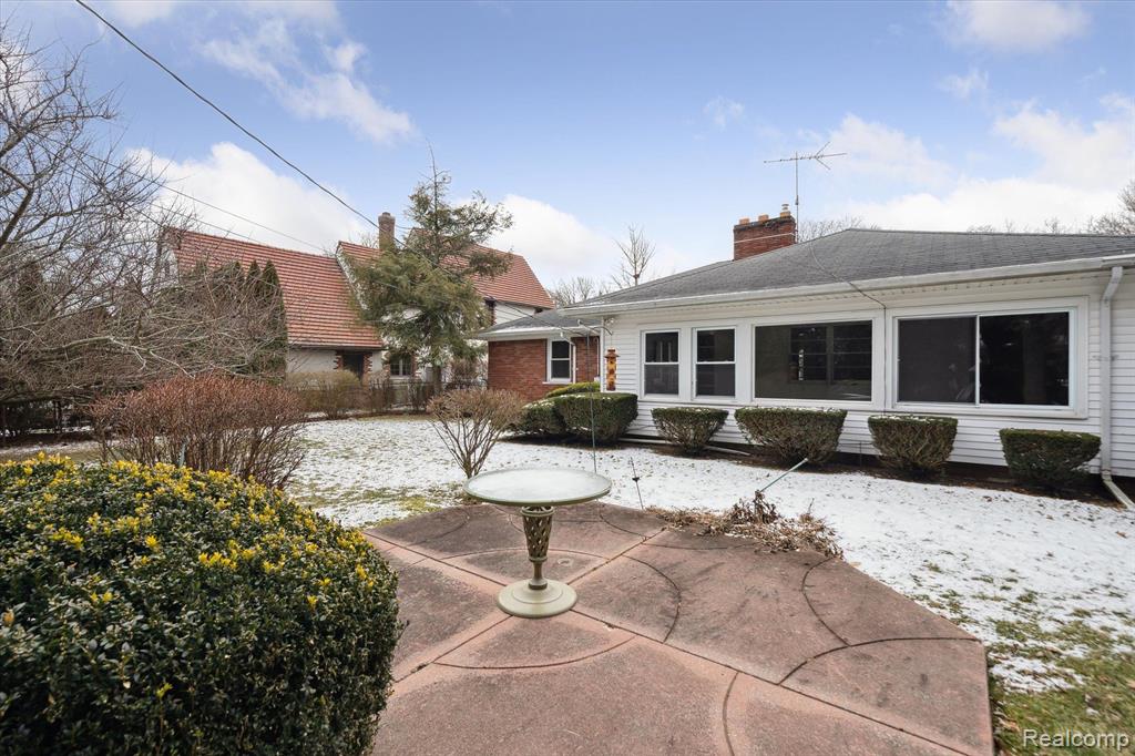 44 Roslyn Road Grosse Pointe Shores, MI 48236 - Photo 34 of 38