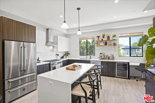 $899,000 | 6716 North Royce Lane, Van Nuys, CA 91406