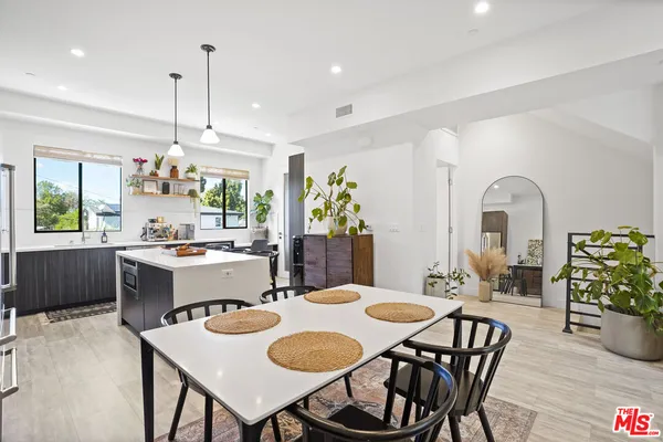 $899,000 | 6716 North Royce Lane, Van Nuys, CA 91406