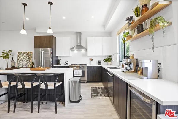 $899,000 | 6716 North Royce Lane, Van Nuys, CA 91406