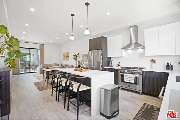 $899,000 | 6716 North Royce Lane, Van Nuys, CA 91406