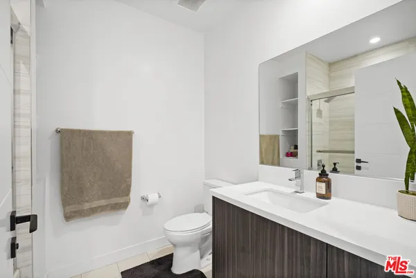 $899,000 | 6716 North Royce Lane, Van Nuys, CA 91406