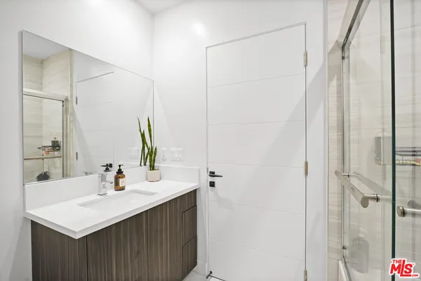 $899,000 | 6716 North Royce Lane, Van Nuys, CA 91406