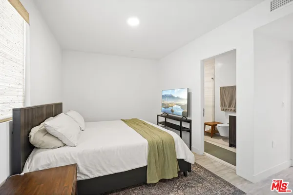 $899,000 | 6716 North Royce Lane, Van Nuys, CA 91406