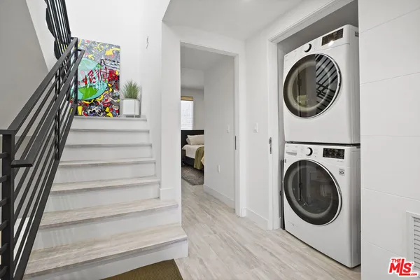 $899,000 | 6716 North Royce Lane, Van Nuys, CA 91406