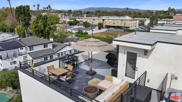 $899,000 | 6716 North Royce Lane, Van Nuys, CA 91406