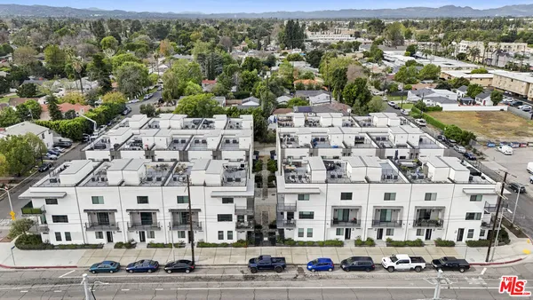 $899,000 | 6716 North Royce Lane, Van Nuys, CA 91406