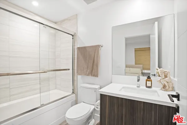$899,000 | 6716 North Royce Lane, Van Nuys, CA 91406